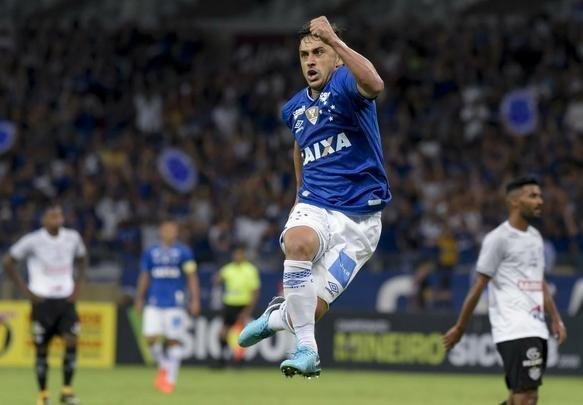 Autor do primeiro gol do Cruzeiro na temporada (na foto, na vitória contra o Tupi por 2 a 0, pelo Mineiro), Robinho superou problemas físicos de temporadas anteriores para se firmar como titular do time. Fechou a temporada como líder de assistências da equipe, com 11 passes para gols. Ao lado de Thiago Neves e Arrascaeta, formou a linha de meio-campo fundamental nas conquistas do Mineiro e da Copa do Brasil. Robinho atuou em 60 jogos e marcou quatro gols.