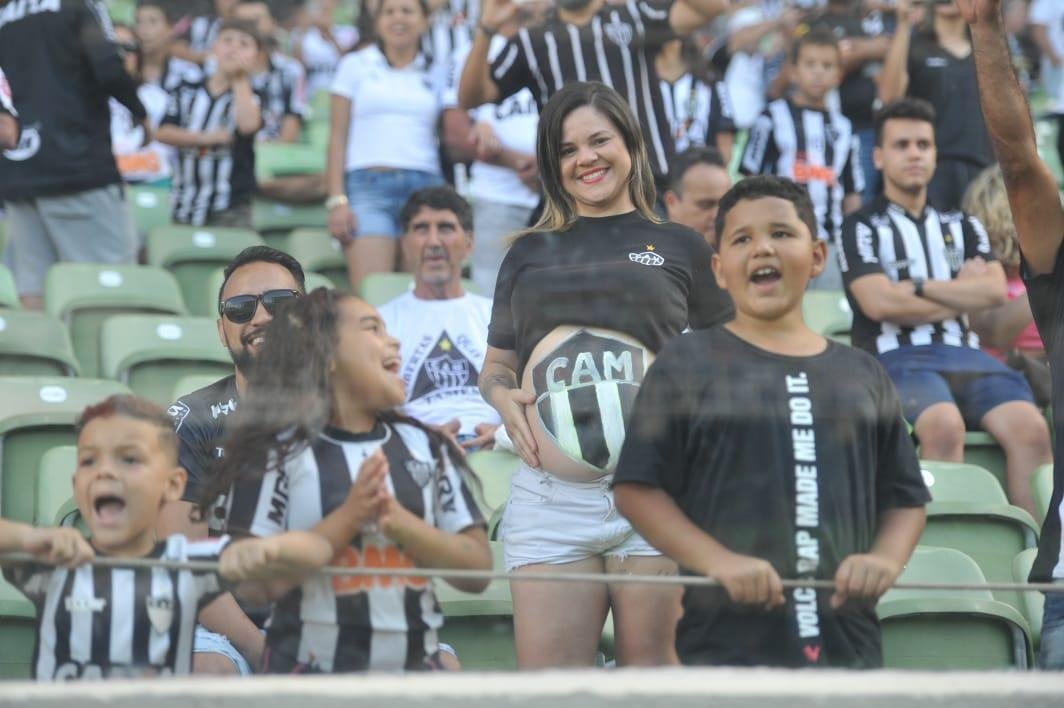 Torcida do Atltico acompanha duelo contra o Palmeiras, no Independncia