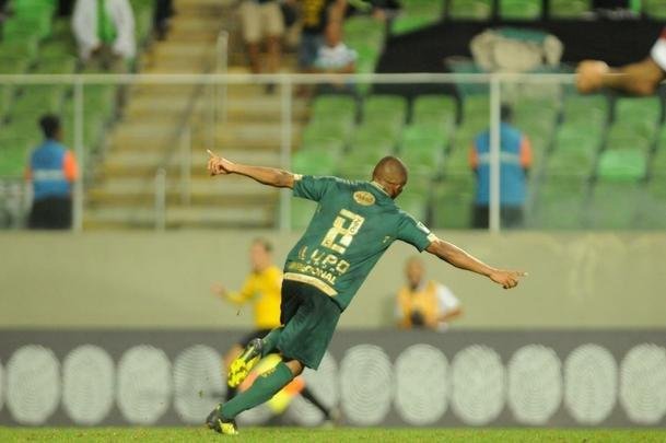 Equipes se enfrentaram, na noite deste domingo, pela penltima rodada do Brasileiro