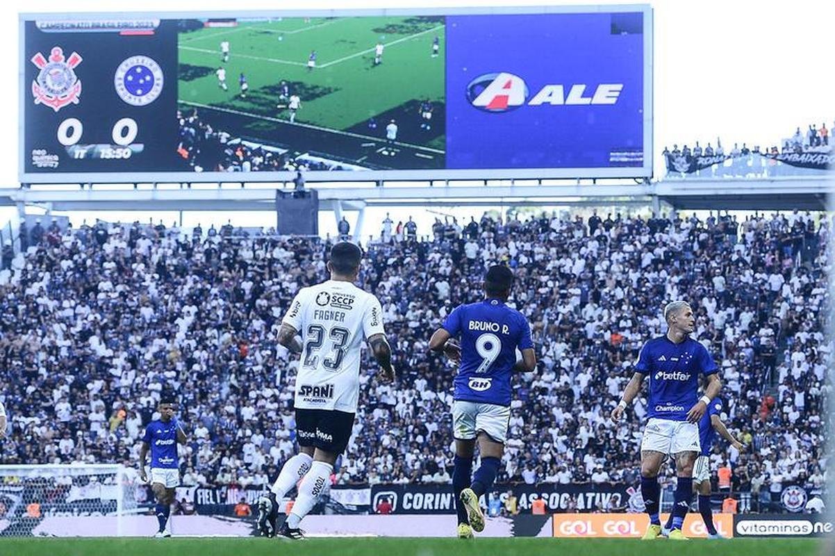 Pela primeira rodada do Campeonato Brasileiro, Corinthians e Cruzeiro se enfrentam na Neo Qumica Arena, em So Paulo