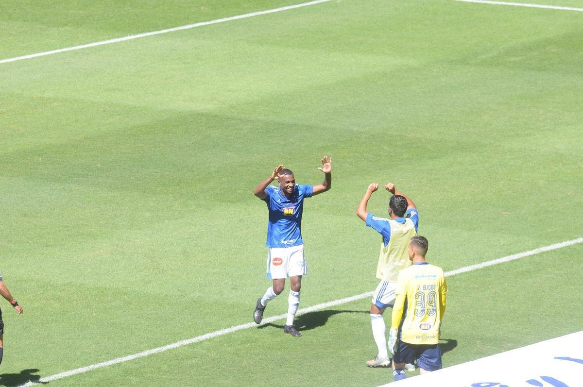 Na retomada do Campeonato Mineiro, Cruzeiro e URT se enfrentaram no Mineiro