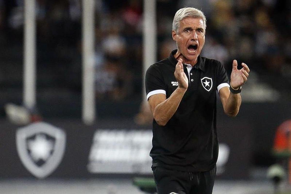 Atualmente no Botafogo, Lus Castro j conquistou quatro ttulos: 4 diviso de Portugal (2002/03), 2 diviso de Portugal (2015/16), Campeonato Ucraniano (2019/20), Copa do Catar (2022)