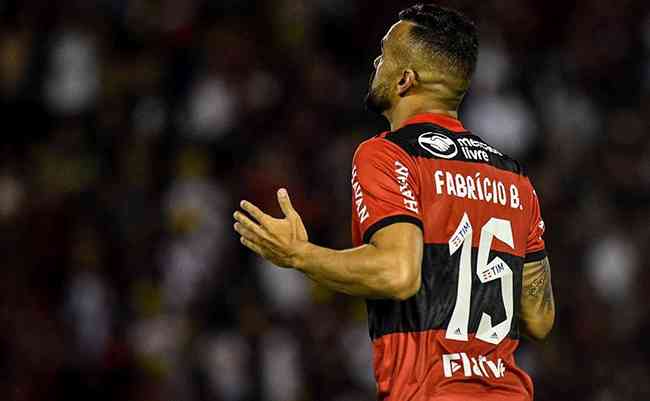 O início da passagem de Fabrício Bruno no Flamengo está sendo prejudicado pelas lesões