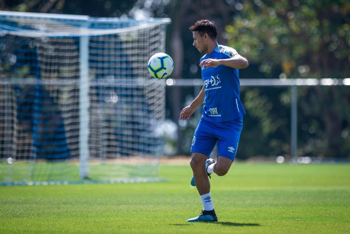 Fotos do treino do Cruzeiro desta sexta-feira, na Toca da Raposa II. Rogrio Ceni monta equipe para jogo deste sbado, s 19h, no Allianz Parque, contra o Palmeiras, pelo Campeonato Brasileiro.