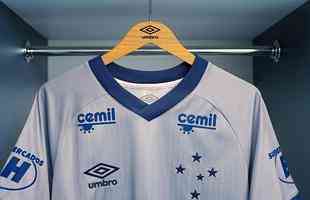 Novo uniforme do Cruzeiro traz como novidade a cor prata