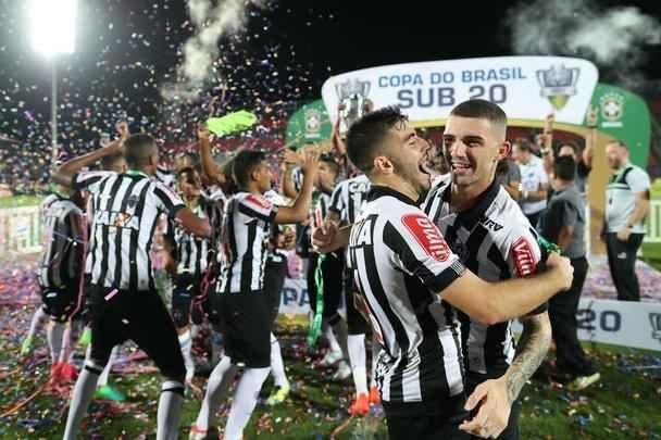 Galinho faz a festa no Rio de Janeiro depois de bater o Flamengo nos pnaltis
