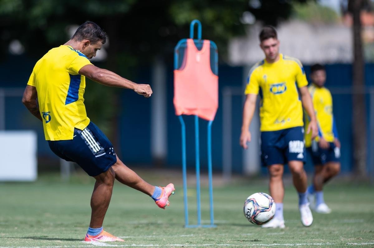Cruzeiro precisa vencer o Amrica por dois gols de diferena para ir  final do Mineiro 