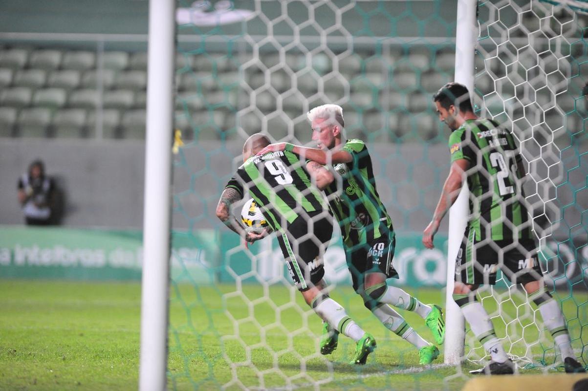Fotos da partida entre Amrica e So Paulo, nesta quinta-feira (18), no Independncia, em Belo Horizonte, pelas quartas de final da Copa do Brasil.