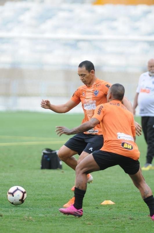 Brasileiros e argentinos se enfrentam nesta quinta-feira, s 21h30, no Mineiro