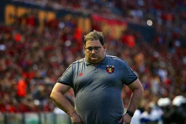 Em campo, Sport e Criciúma se enfrentaram pela 34ª rodada da Série B