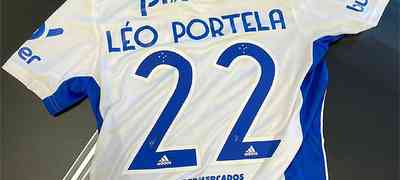 Sócios-torcedores divulgam imagens da nova camisa branca do Cruzeiro