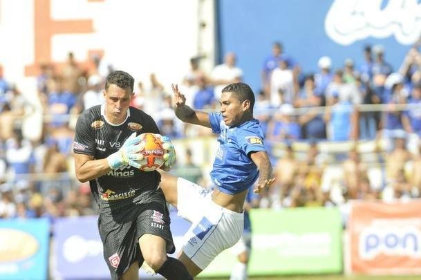 Cruzeiro abriu 2 a 1 no primeiro tempo, com gols de Raniel e Robinho; Alemo descontou para o Guarani