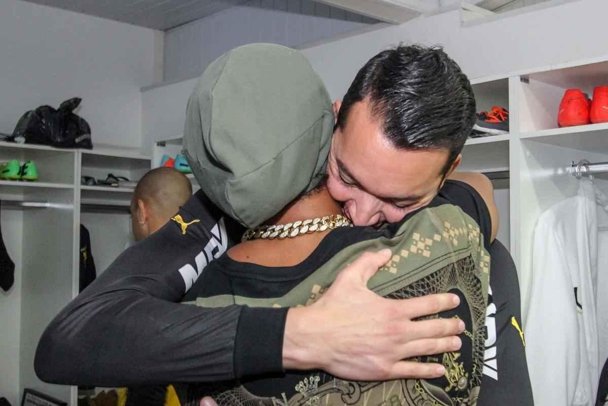 Ronaldinho Gacho se despediu dos jogadores e dos funcionrios do Atltico