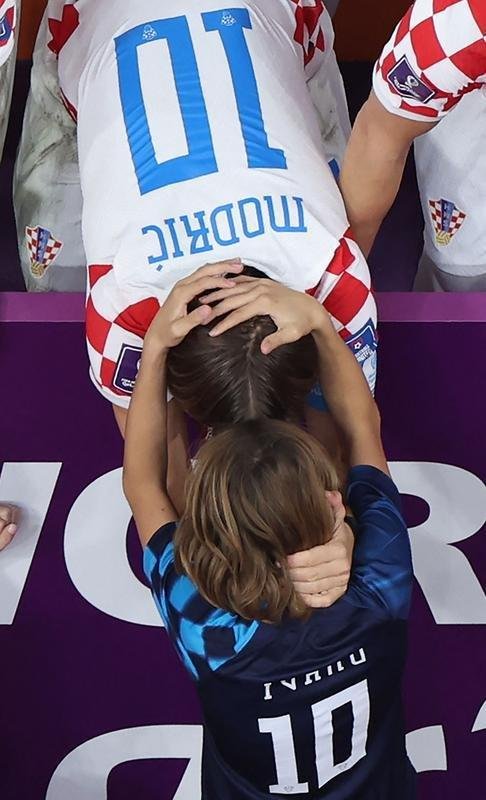 Festa e premiao dos jogadores da Crocia pela conquista do terceiro lugar na Copa do Mundo de 2022, no Catar. Time croata venceu o Marrocos por 2 a 1 neste sbado (17), no Estdio Internacional Khalifa, em Doha