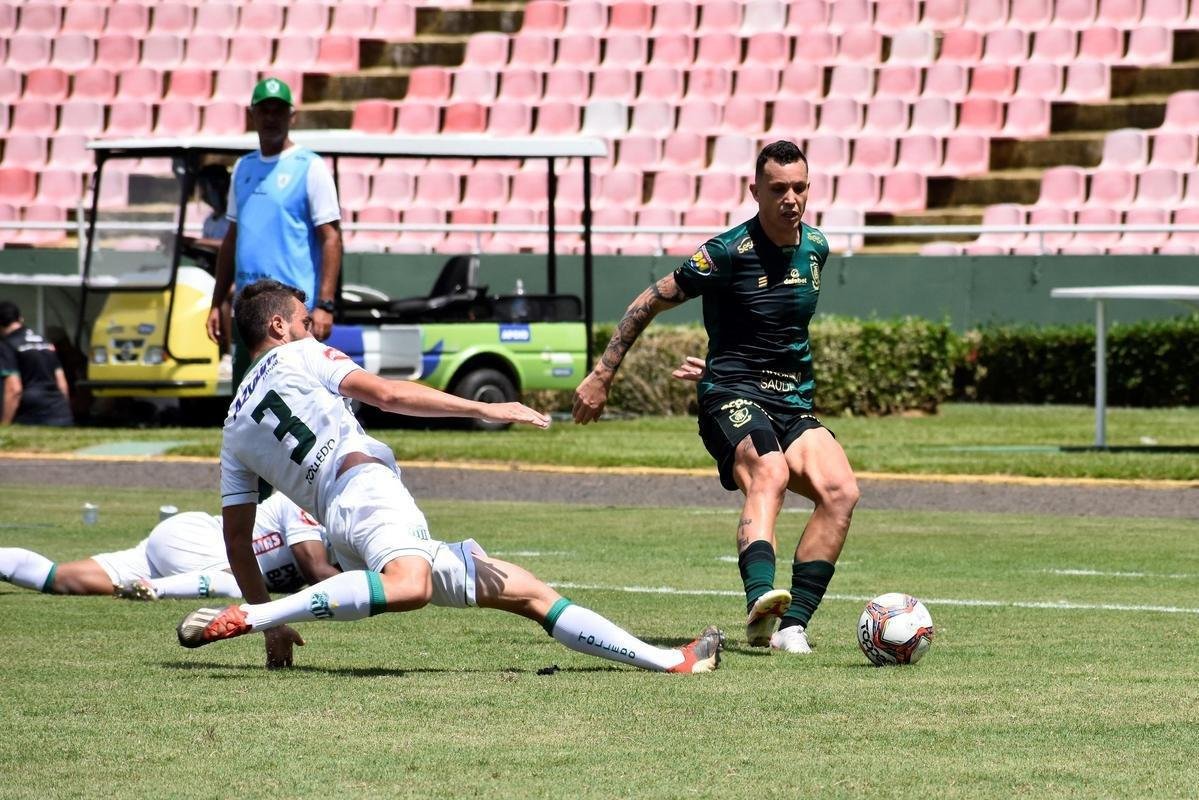 Uberlândia e América se enfrentaram nesta quinta-feira (1), em partida válida pela 6ª rodada do Campeonato Mineiro. Sob forte calor, as equipes duelaram no Parque do Sabiá, em Uberlândia, no Triângulo Mineiro.