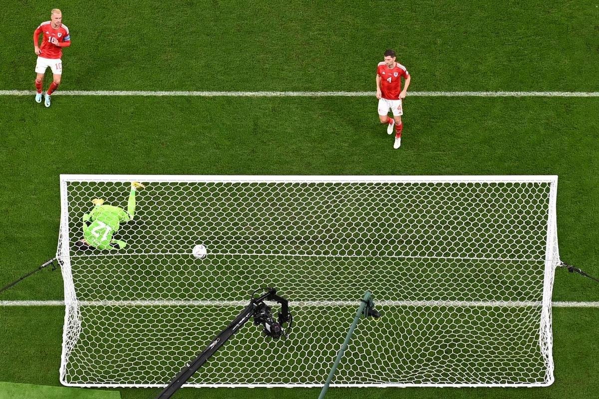 Pas de Gales e Inglaterra se enfrentaram no Estdio Ahmad bin Ali