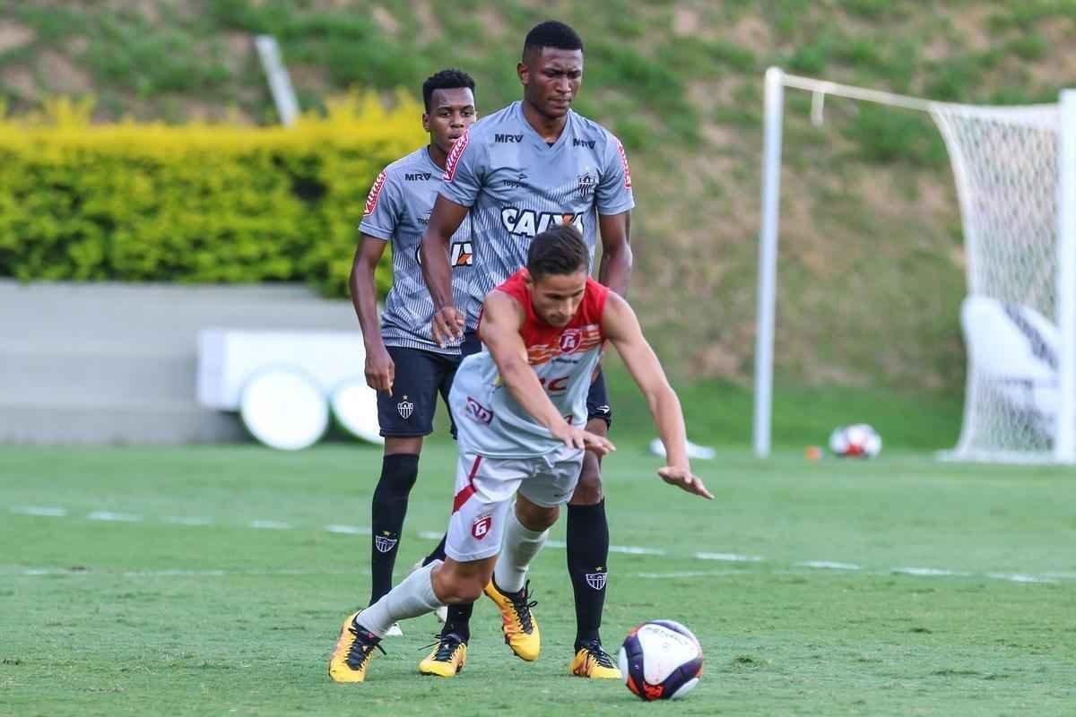 Com gols de Fred e Carlos Csar, Atltico vence jogo-treino contra Guarani de Divinpolis, na Cidade do Galo, por 2 a 0