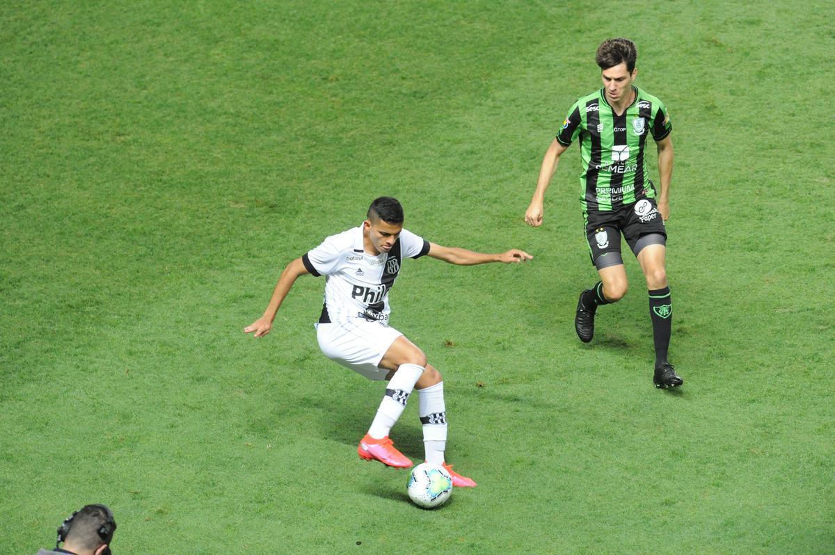 Fotos do duelo entre Amrica e Ponte Preta, no Independncia, em Belo Horizonte, em jogo de volta da quarta fase da Copa do Brasil