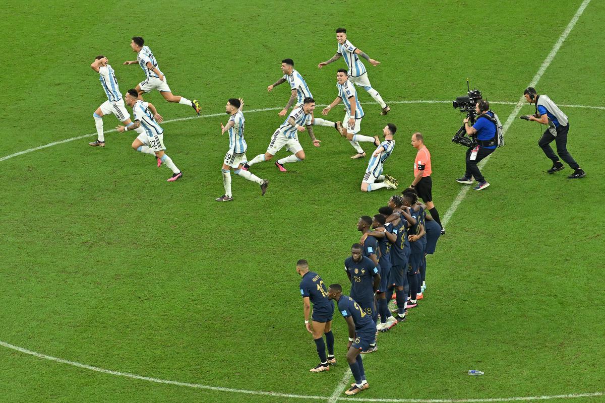 Argentina venceu a Frana por 4 a 2 nos pnaltis, depois de empate por 3 a 3, e finalmente soltou o grito de tricampe do mundo