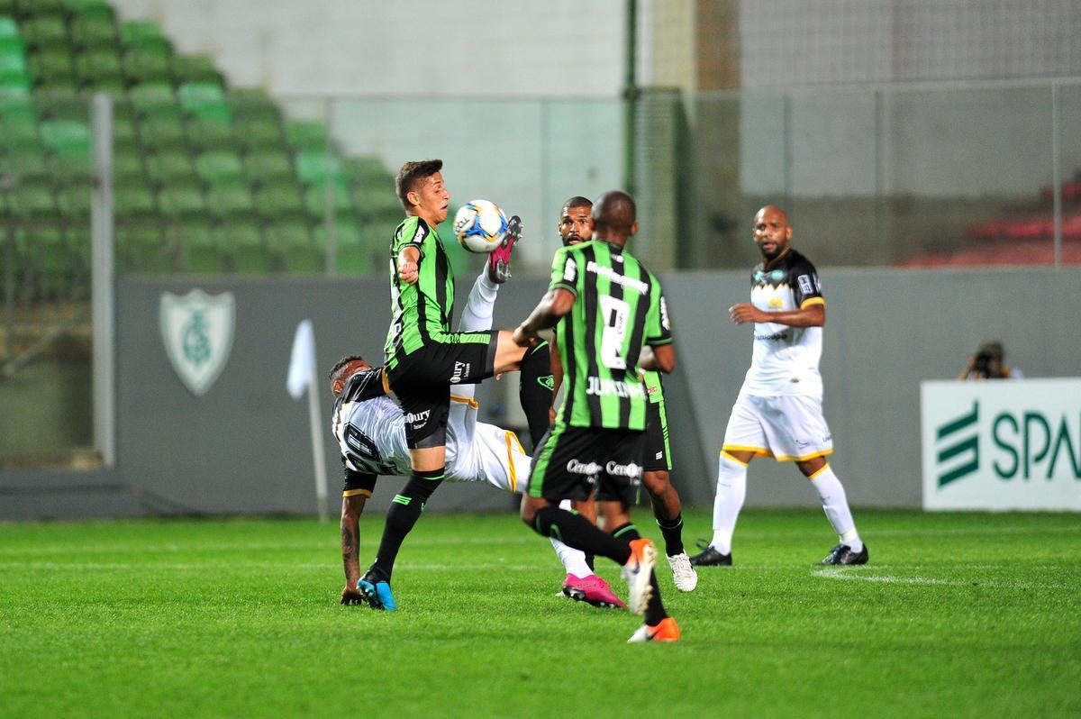 Amrica e Cricima travaram bom duelo na Arena Independncia pela Srie B