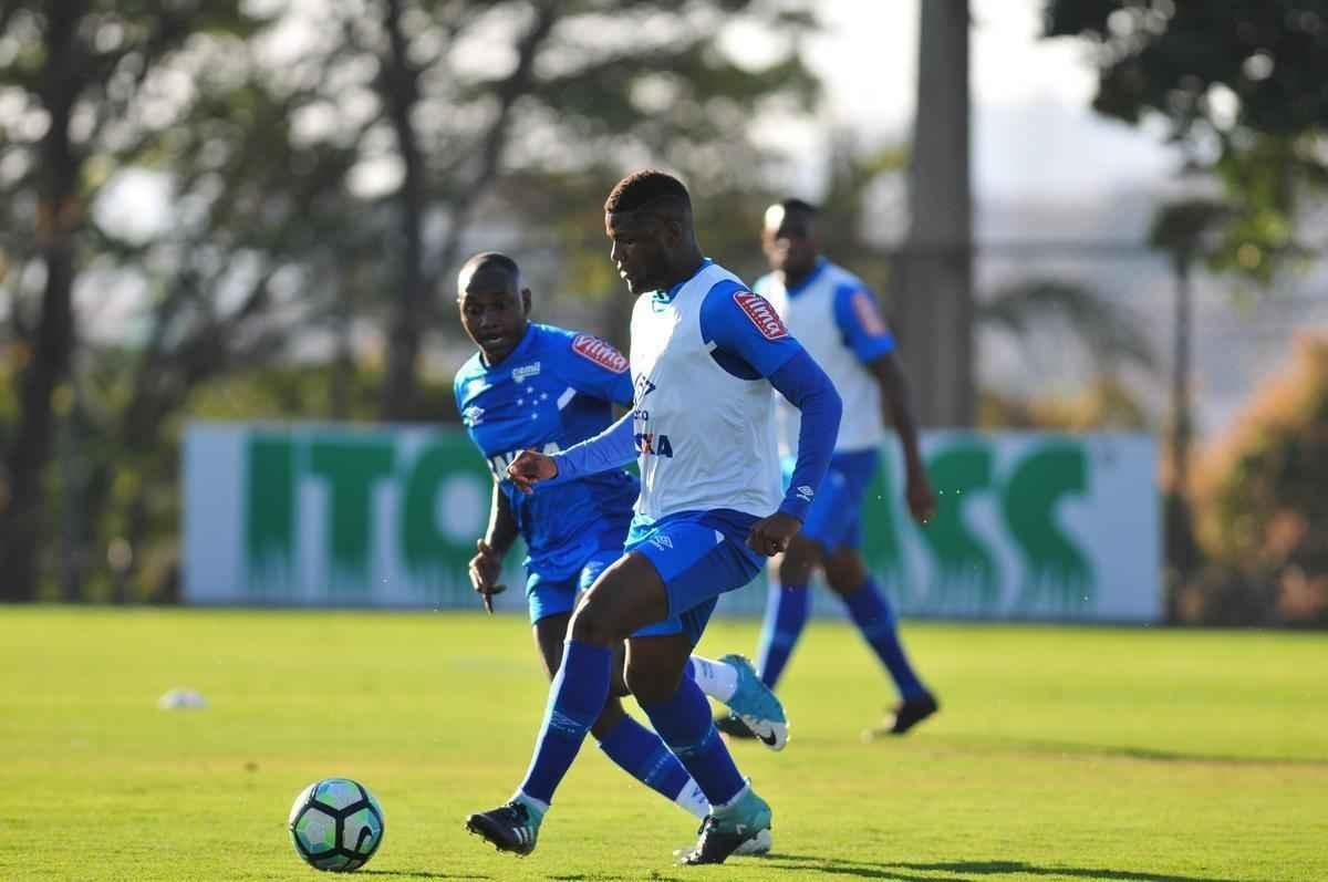 Fotos do treino do Cruzeiro desta sexta-feira, na Toca da Raposa II (Alexandre Guzanshe/EM D.A Press)