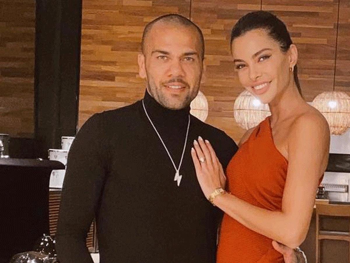 Esposa de Dani Alves pede privacidade a jornalistas ap&oacute;s pris&atilde;o: 'Empatia'  - Superesportes