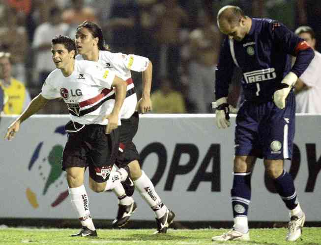 Oitavas de final de 2005 - So Paulo venceu o Palmeiras por 1 a 0 fora de casa no primeiro jogo. Na segunda partida, venceu em casa por 2 a 0 e se classificou.
