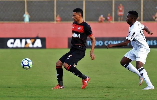 Vitória derrotou Atlético por 1 a 0, no Barradão, com gol de Léo Ceará