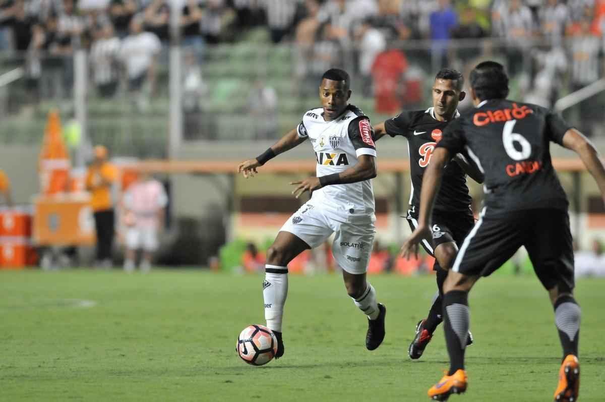 Imagens do duelo entre Atltico e Libertad-PAR, no Independncia, pela Copa Libertadores