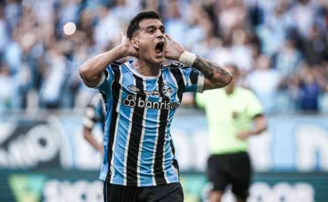 O Grêmio goleou o Coritiba por 5 a 1 neste domingo (25)