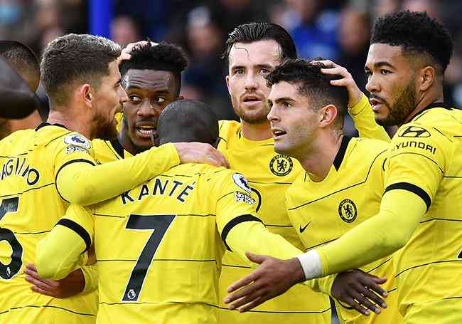 Com gol de Kant, Chelsea vence o Leicester e segue lder do Ingls