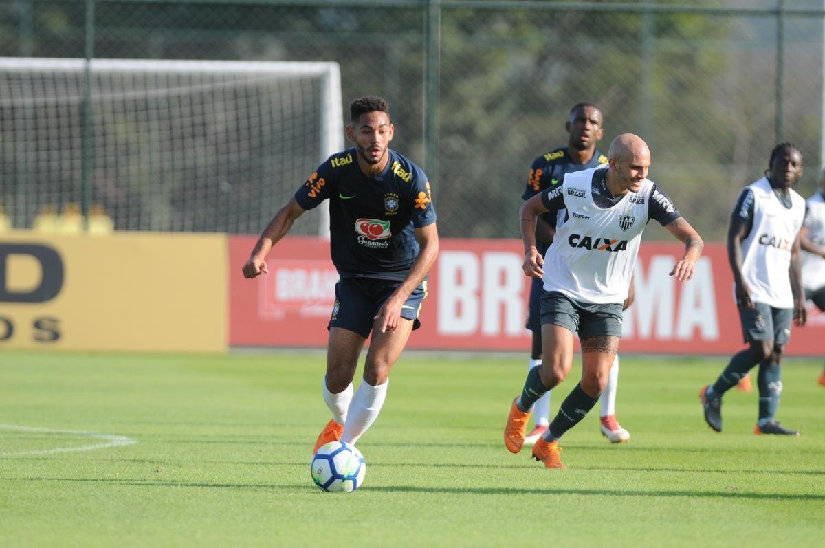 Atltico colocou alguns reforos em campo e derrotou a Seleo Brasileira Sub-20 por 5 a 3 com gols de Ricardo Oliveira (2), Denlson, Terans e Erik. Jhonny Lucas, Alerrandro e Alan descontaram.