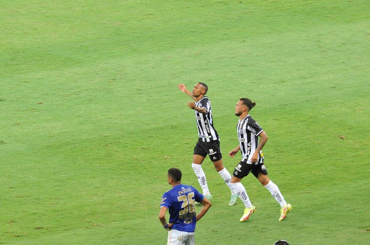 Ademir entrou no segundo tempo e fez o gol da virada do Atltico nos acrscimos