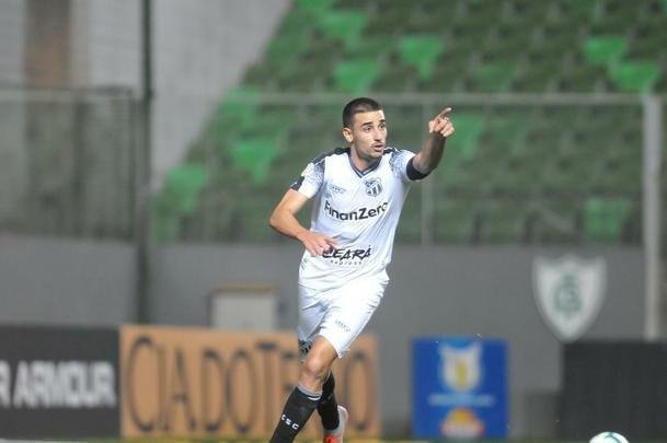 Fotos da vitria do Atltico sobre o Cear, por 2 a 1, no Independncia, com gols de Otero e Luan. Thiago Gallhardo descontou para os cearenses