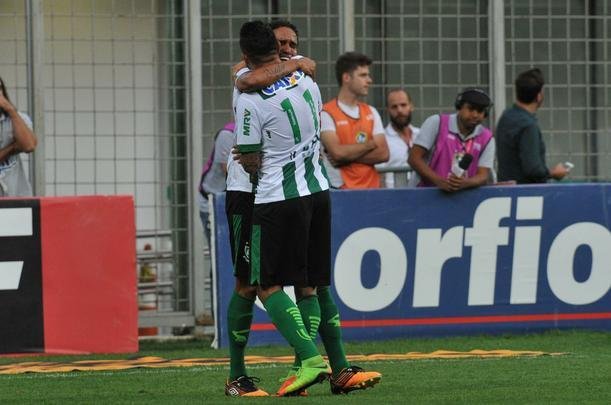 Zagueiro americano Rafael Lima marcou o gol do ttulo sobre o CRB e emocionou o Independncia