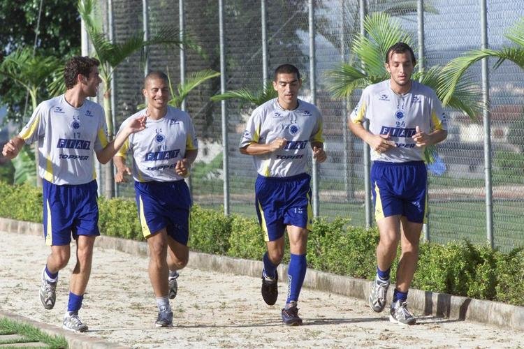 Imagens do meia Alex, campeo da Trplice Coroa com a camisa do Cruzeiro