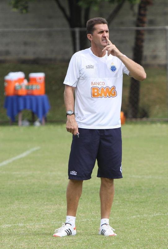 Vgner Mancini comandou o Cruzeiro em 2011 e 2012. Ele era o tcnico celeste na vitria por 6 a 1 sobre o rival Atltico na ltima rodada do Brasileiro de 2011.