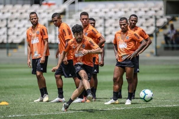 Com Sette Câmara em campo, Atlético se prepara para jogo contra o São Paulo