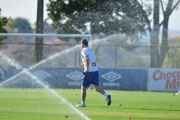 Imagens do treino do Cruzeiro desta quinta-feira, na Toca da Raposa II (Alexandre Guzanshe/EM D.A Press)