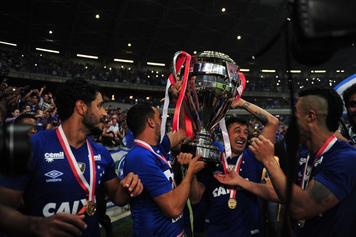 Festa do Cruzeiro com a conquista do Campeonato Mineiro sobre o Atltico