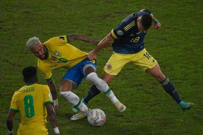 Brasil e Colmbia se enfrentaram no Estdio Nilton Santos, pelo Grupo B da Copa Amrica