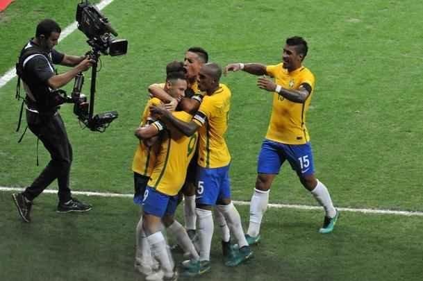 Neymar marca o segundo gol do Brasil, e faz a festa da torcida