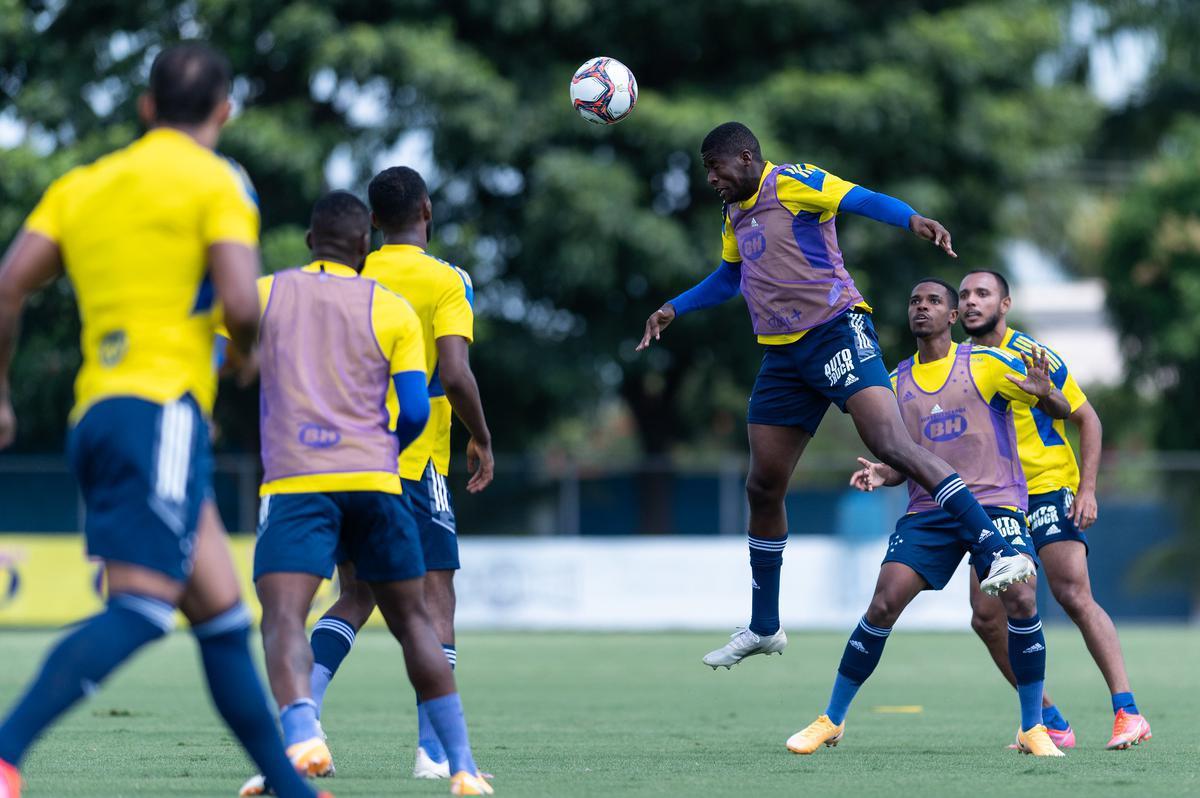 Imagens do último treino do Cruzeiro antes do jogo contra o Coimbra, pelo Campeonato Mineiro