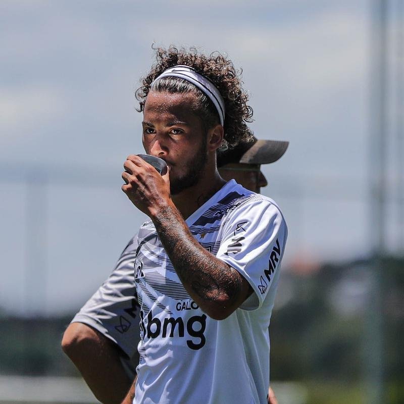 Atlético divulga fotos do novo uniforme de treino