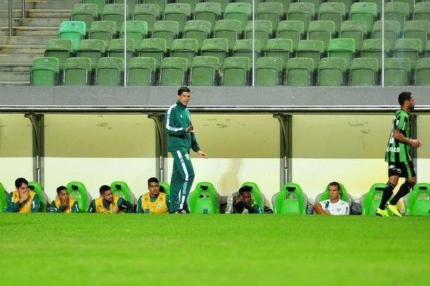 Equipes se enfrentaram nesta segunda-feira, s 20h, pela sexta rodada da Srie B do Brasileiro