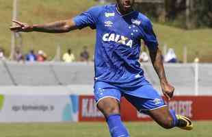 Cruzeiro chegou a abrir 2 a 0 sobre o Londrina, com gols de Lucas Silva e Sass, mas cedeu o empate no segundo tempo e perdeu nos pnaltis por 3 a 1. Time foi eliminado na semifinal da Primeira Liga.