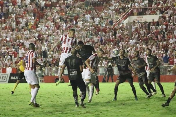 Nutico recebeu o ABC, nos Aflitos, em primeira partida da sequncia em casa e acabou sendo surpreendido aps incio ruim de segundo tempo