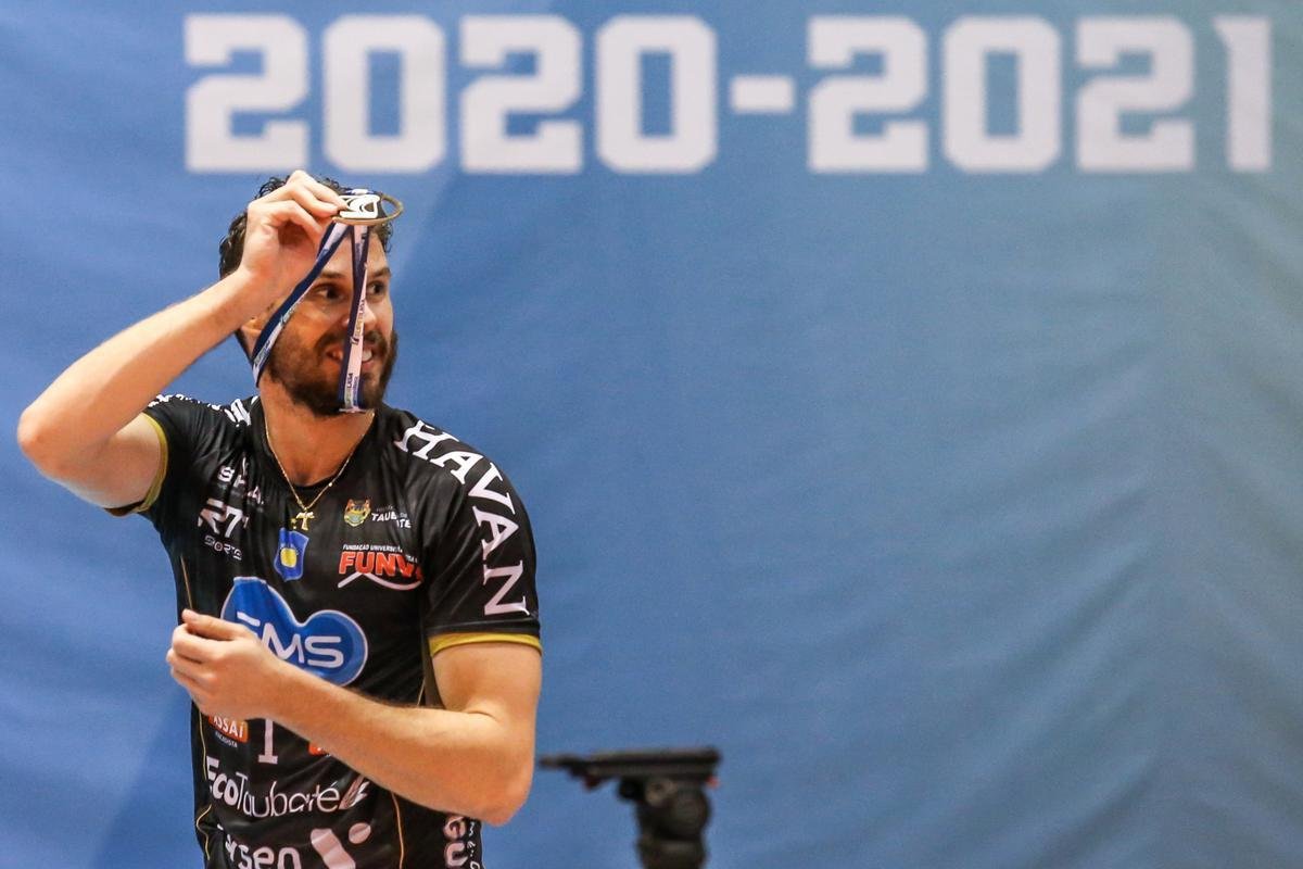 Minas no resistiu ao poderoso Taubat, perdeu por 3 sets a 0 e terminou a Superliga como vice-campeo