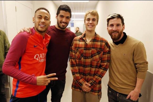 Justin Bieber com o trio MSN no treino do Barcelona