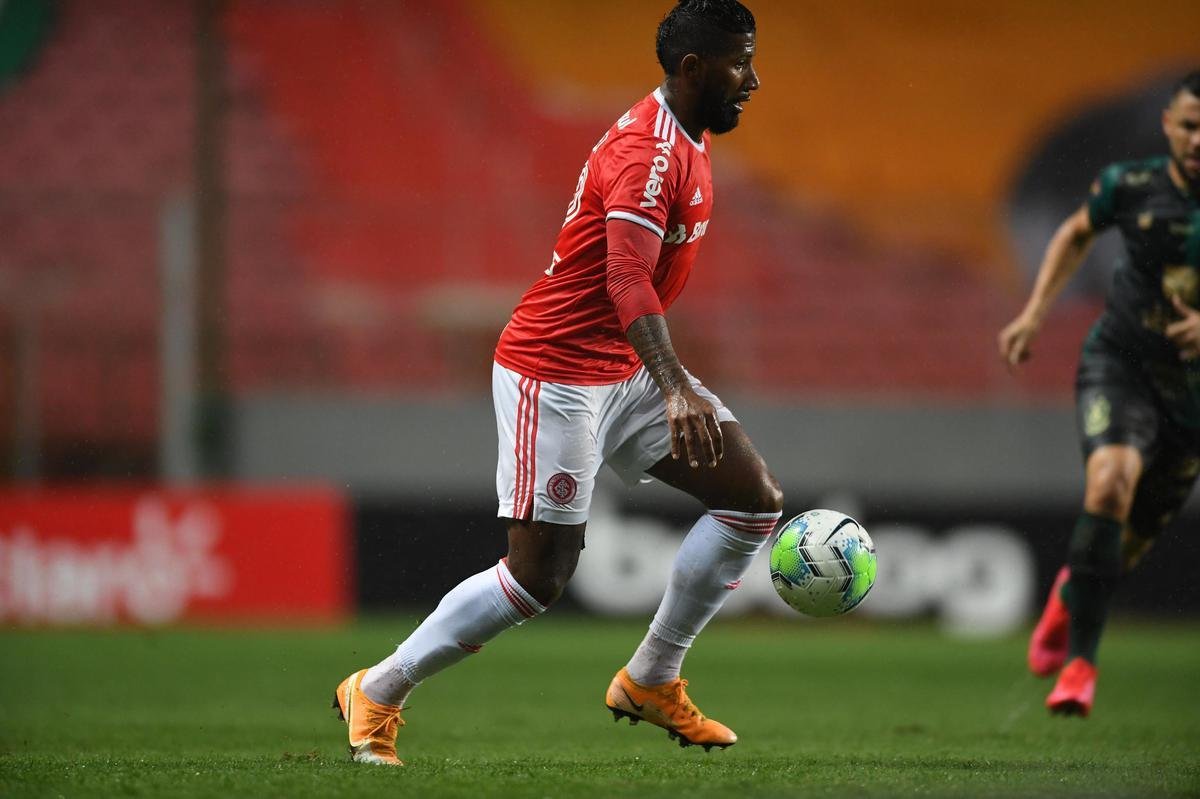 Fotos do jogo entre Amrica e Internacional, no Independncia, em Belo Horizonte, pelas quartas de final da Copa do Brasil